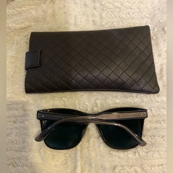 Bottega Veneta Black Sunglasses with Case, Unisex, Like New - Picture 3 of 5